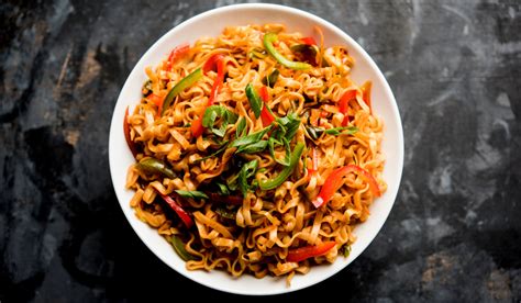  フシン風羊肉麺！香ばしい焼き羊肉と、コシのある麺が織りなす至高のハーモニーは必食！